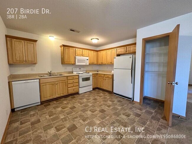 Building Photo - 207 Birdie Dr