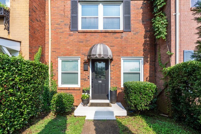 Foto del edificio - Bright East Nashville Townhome!
