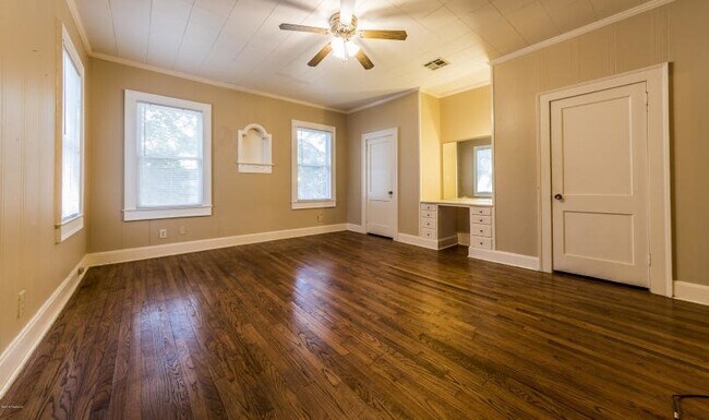 Building Photo - UL Duplex