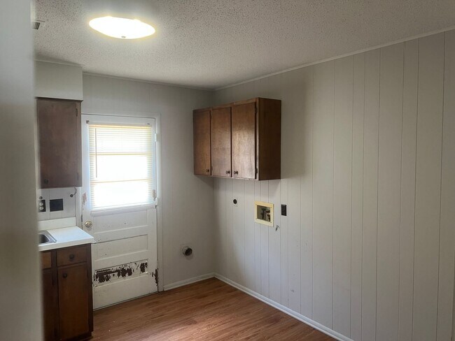 Foto del edificio - 2 Bed 1 Bath Duplex
