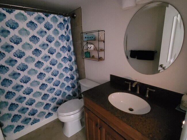 Foto del edificio - "Experience Island Living: Spacious 2-Bed, 2-Bath Retreat on Alii Drive!"