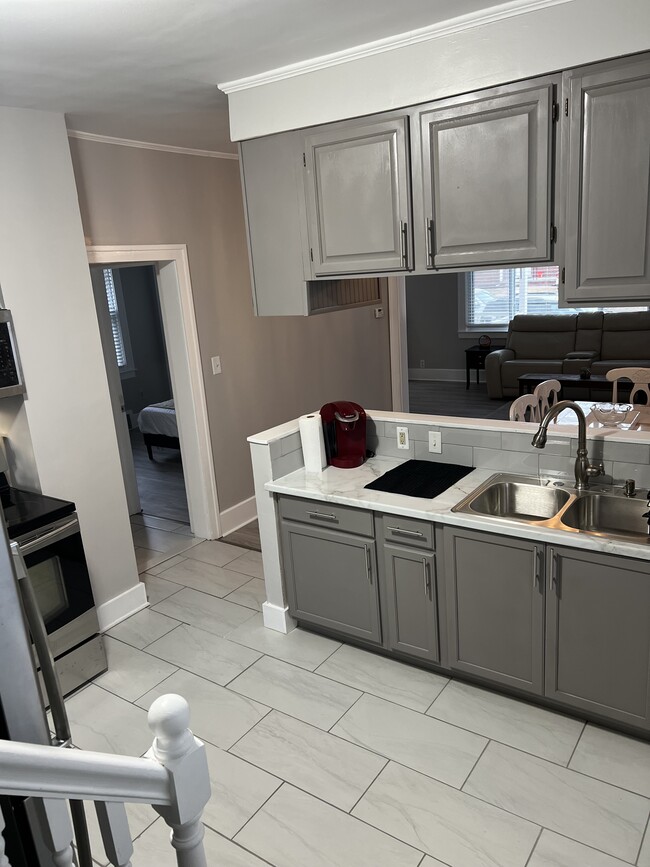 Building Photo - 2824 Parker St