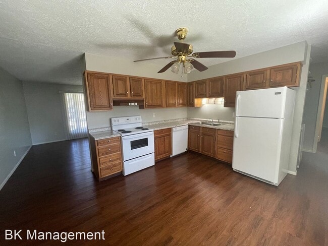 Building Photo - 3 br, 1.5 bath House - 109 Reba Dr