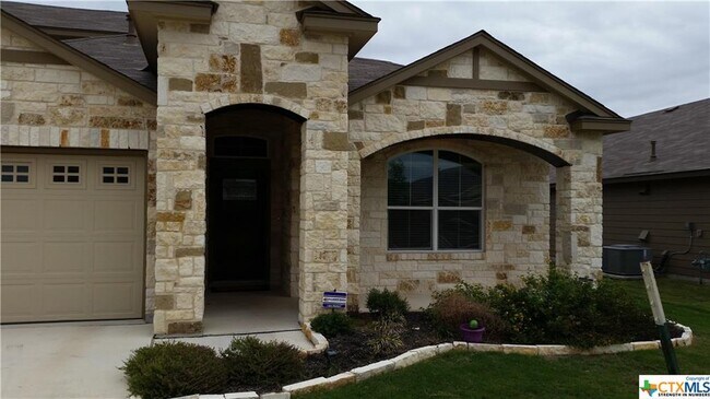 Building Photo - 264 Escarpment Oak