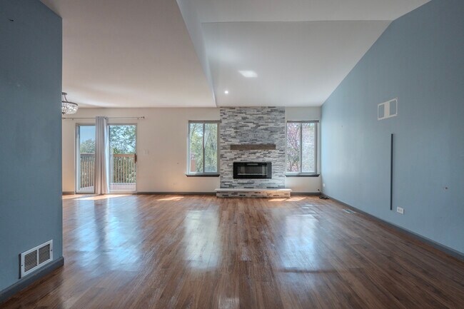 Foto del edificio - 823 Park Bluff Cir