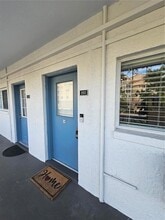 Building Photo - 320 Lakeview St