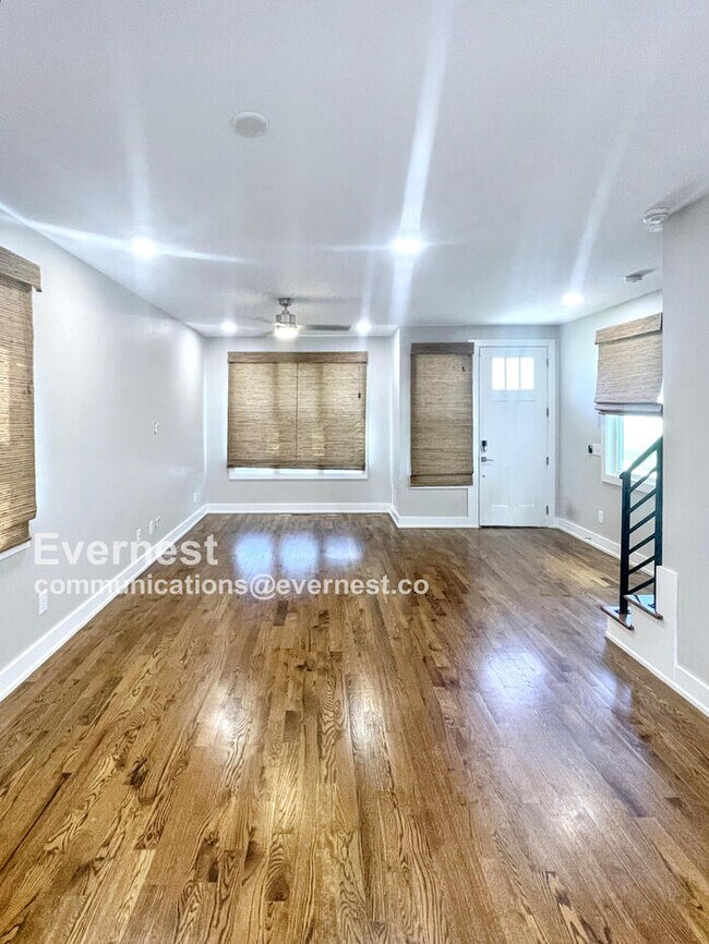 Foto del edificio - 2116 Courtney Ave