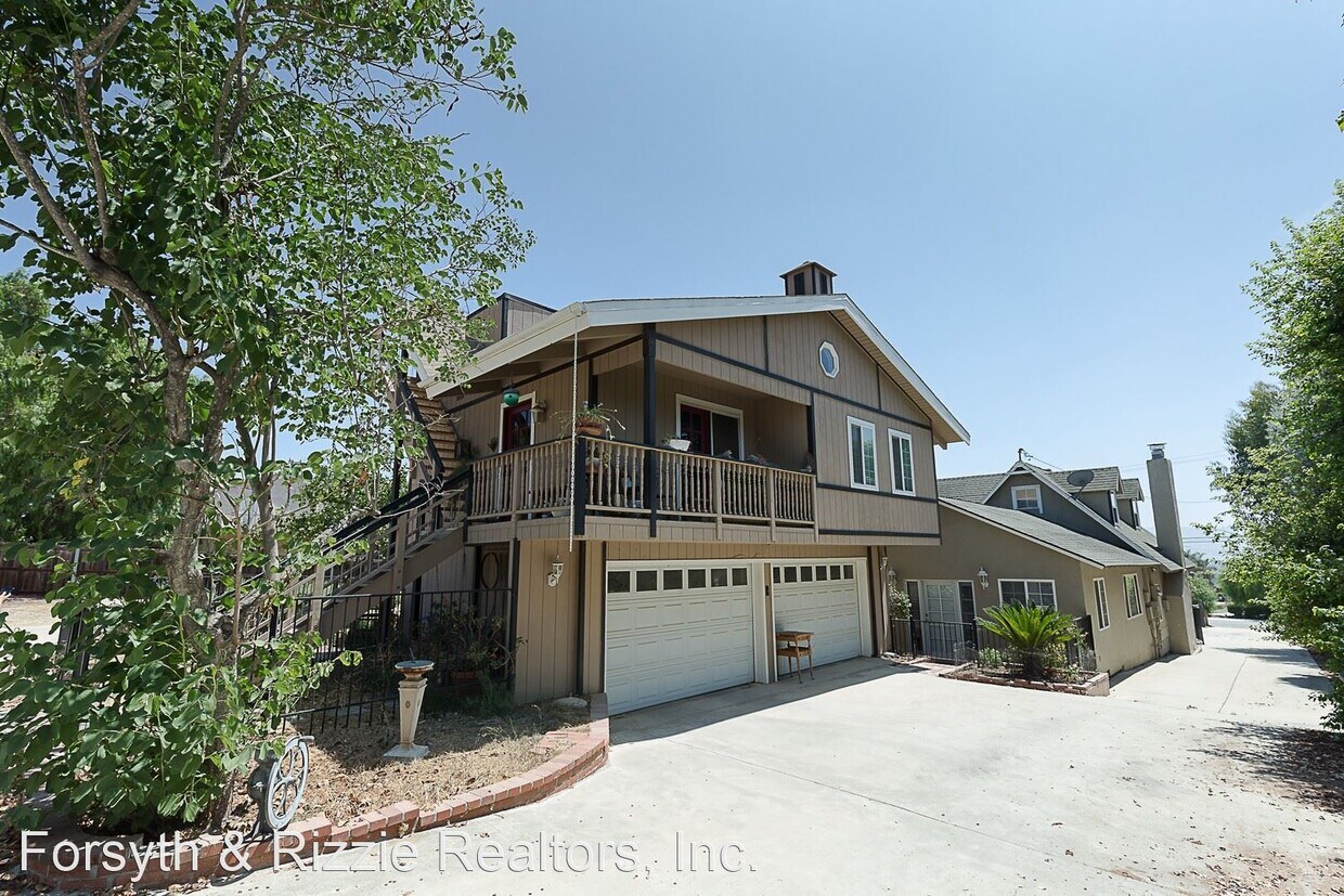 Primary Photo - 333-335 Mesa Dr