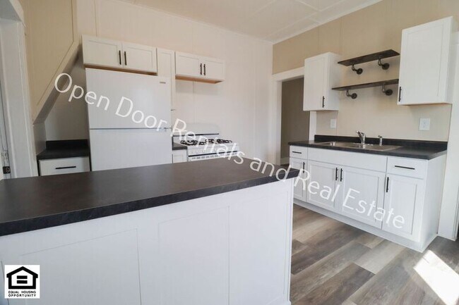 Foto del edificio - 1327 S Cedar St