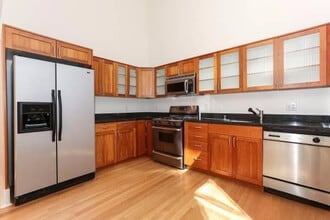 Building Photo - 520 6th St