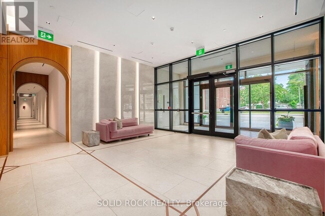Building Photo - 560-560 Rideau St