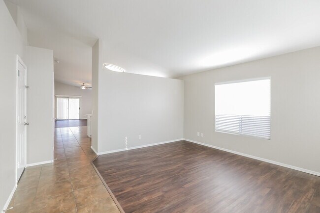 Building Photo - 2718 W Pecan Rd