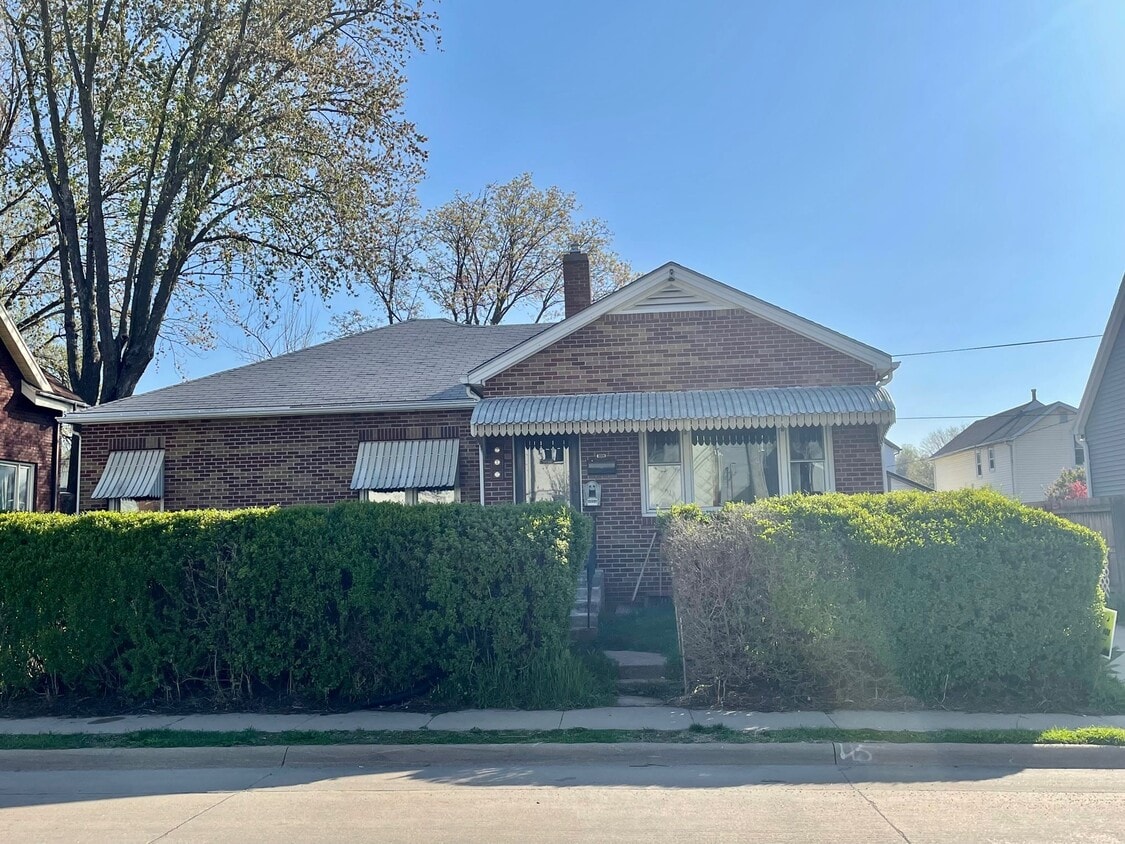 2422 White St, Dubuque, IA 52001 House Rental in Dubuque, IA