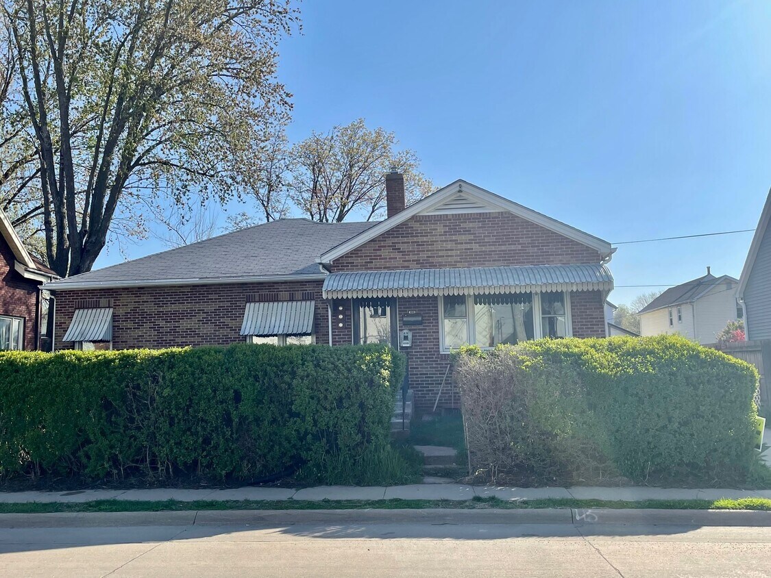 2422 White St, Dubuque, IA 52001 House Rental in Dubuque, IA