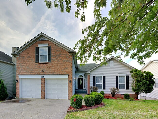 Foto del edificio - 753 Jaywood Dr