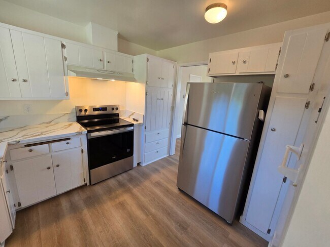 Foto del edificio - CLAIREMONT HOME 3-BEDROOM, 2-BATH, 2-CAR GARAGE