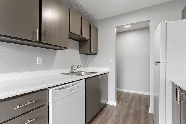 Foto del edificio - Pine Tree Lane Apartments – Comfortable Li...