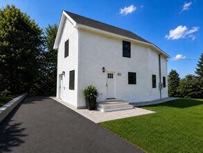 Building Photo - 183 St Mary St