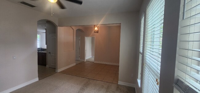 Foto del edificio - 7018 Beargrass Rd