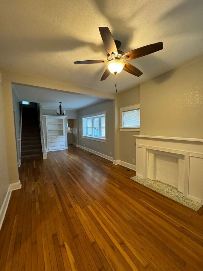 Building Photo - Cute Home With Great Front Porch