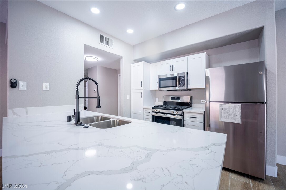 Foto principal - 8250 N Grand Canyon Dr