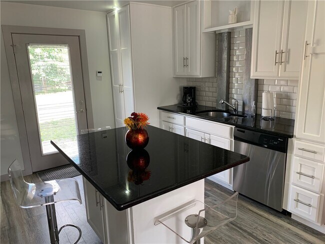 Building Photo - 3467 Willowrun Dr