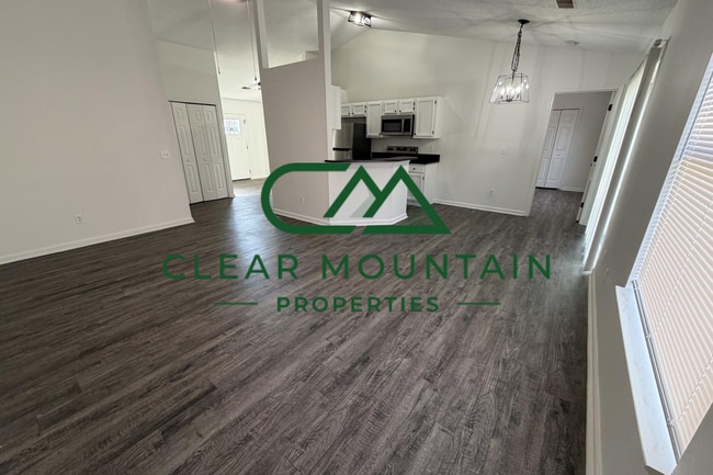 Foto del edificio - MOVE-IN SPECIAL! FREE RENT!