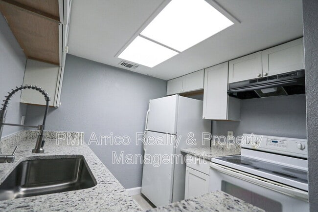 Building Photo - 1810 E 143rd Ave