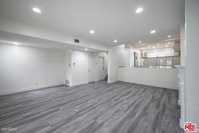 Building Photo - 13224 Admiral Ave