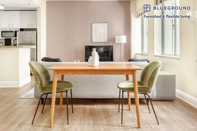 Foto del edificio - 612 Flower St