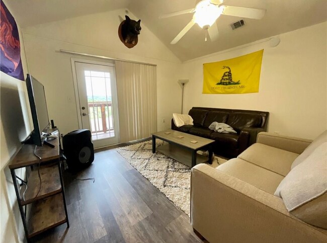 Building Photo - 1133 Harts Ridge Dr