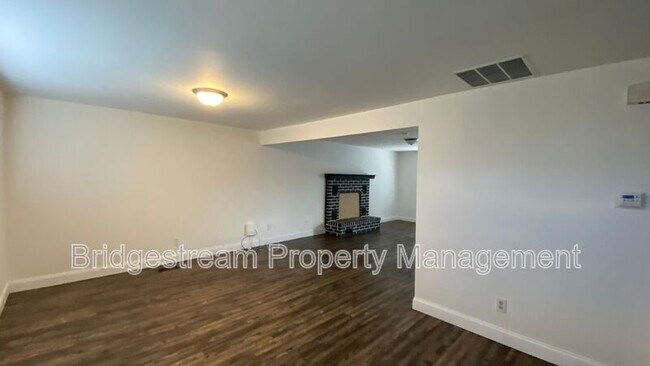 Foto del edificio - 7701 Timbercrest Dr