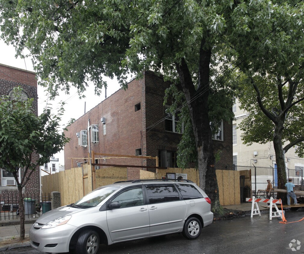 Primary Photo - 1046 58th St