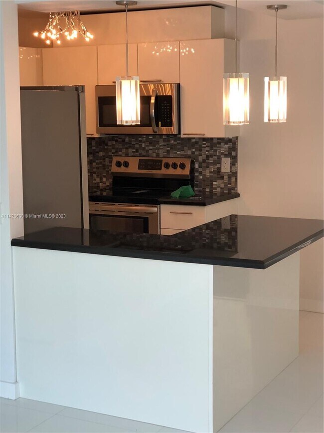 Foto del edificio - 3755 NE 167th St