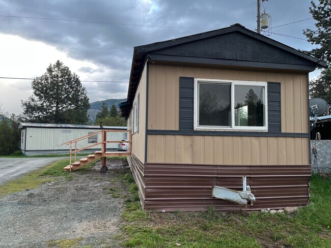 Building Photo - 1130 MT-135