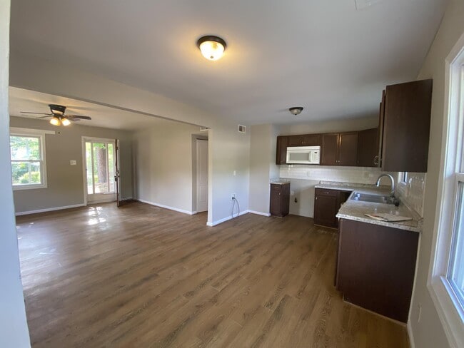 Building Photo - 717 Lunar Dr