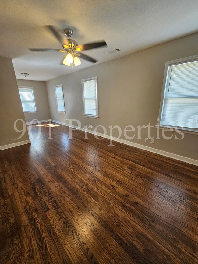 Building Photo - 135 Plainview St