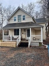 Building Photo - 16 Yoeman Ln