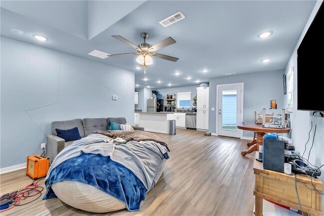 Foto del edificio - 899 N Rupple Rd