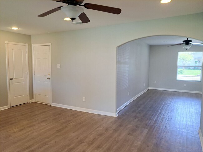 Foto del edificio - 3 Bedroom / 2 Bath / 2 Car Garage