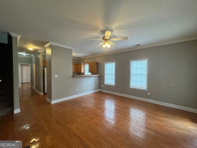 Foto del edificio - 223 Milford Dr