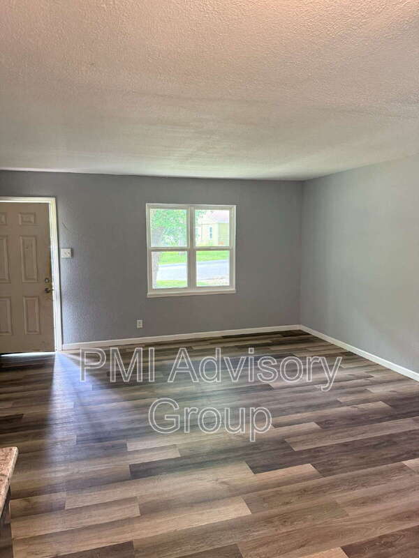 Building Photo - 2524 SW Valley Brook Ln