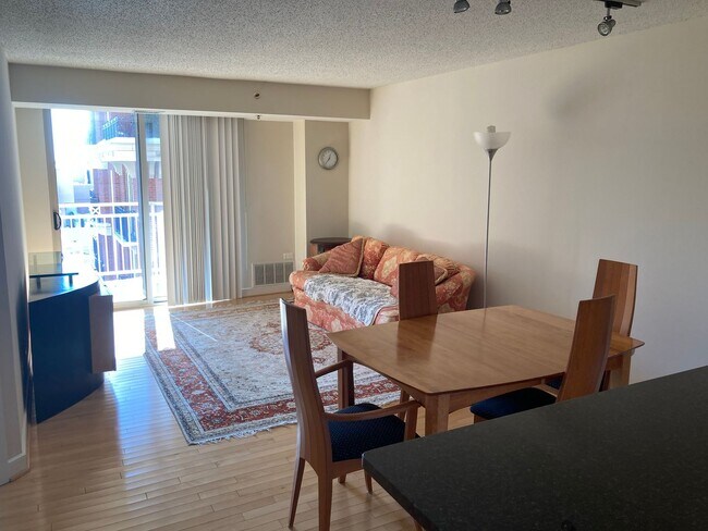 Foto del edificio - Fantastic Condo in Downtown Bethesda with Parking - Available Now!