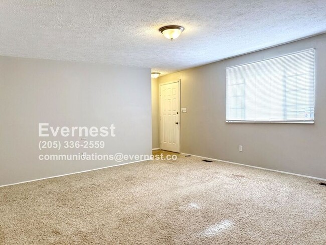 Building Photo - 2068 Robin Hood Dr