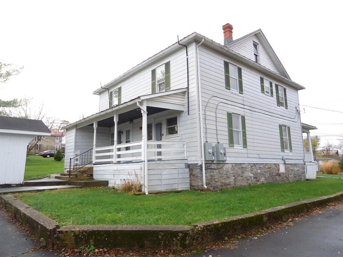 Building Photo - 2432 W 1st St