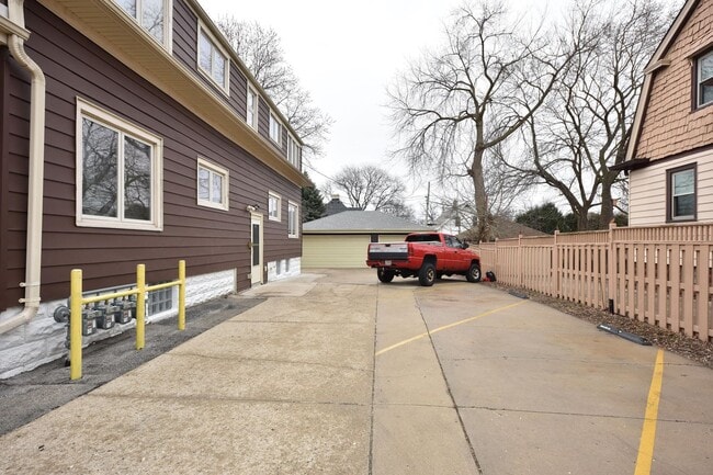 Building Photo - 1954 S 82nd St