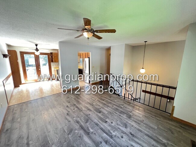 Building Photo - Woodbury House on Corner Lot Available Now...