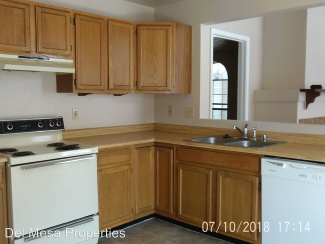 Building Photo - 3 br, 2 bath House - 1709 Skyview NE