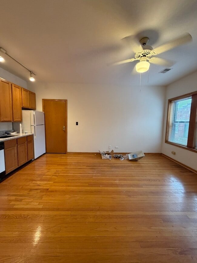 Building Photo - 628 W Patterson Ave