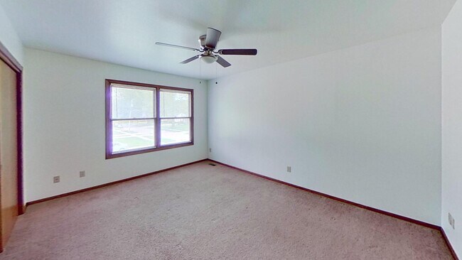 Building Photo - 5103-5103 Hickman Rd